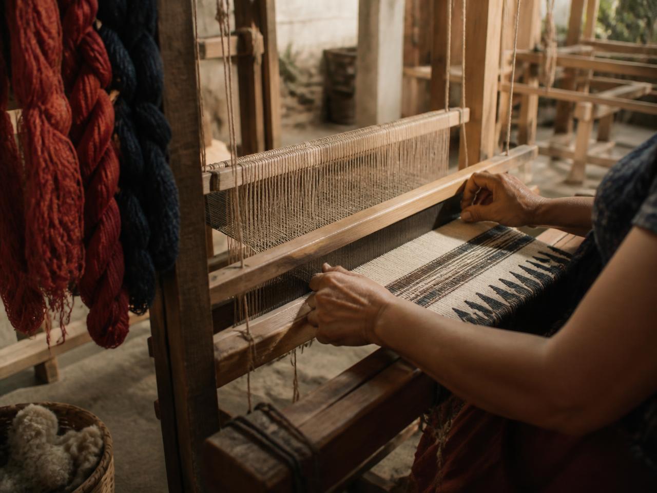 Natural-dyed wool and weaving in Teotitlán